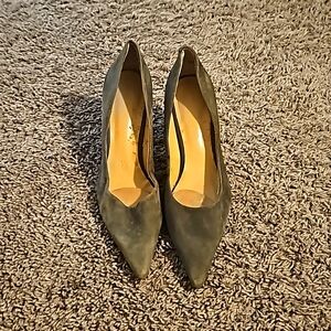 8.5 Nine West low heels